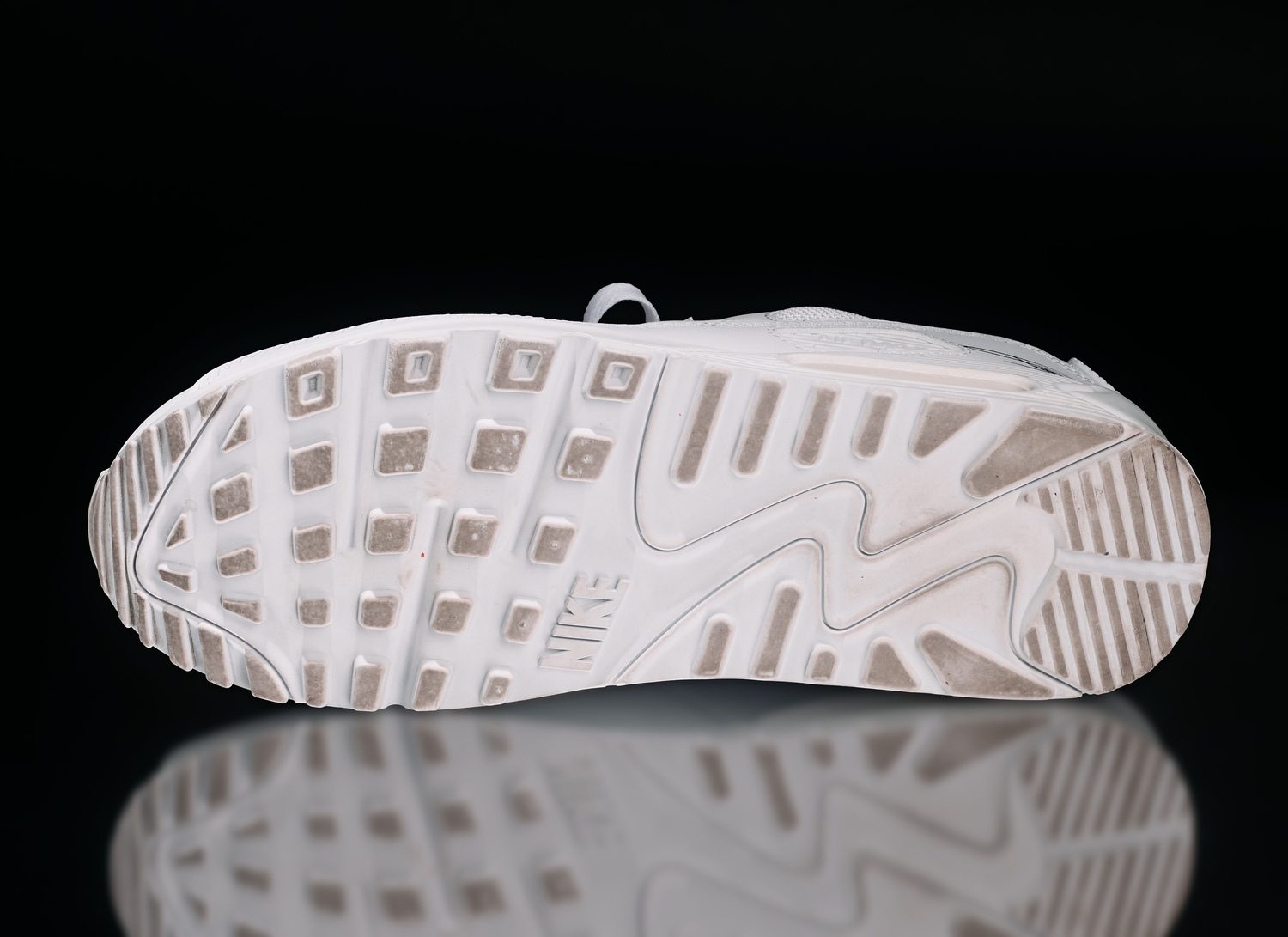 Nike Air Max 90 (white) — signed, from Eminem's collection (angle 4)