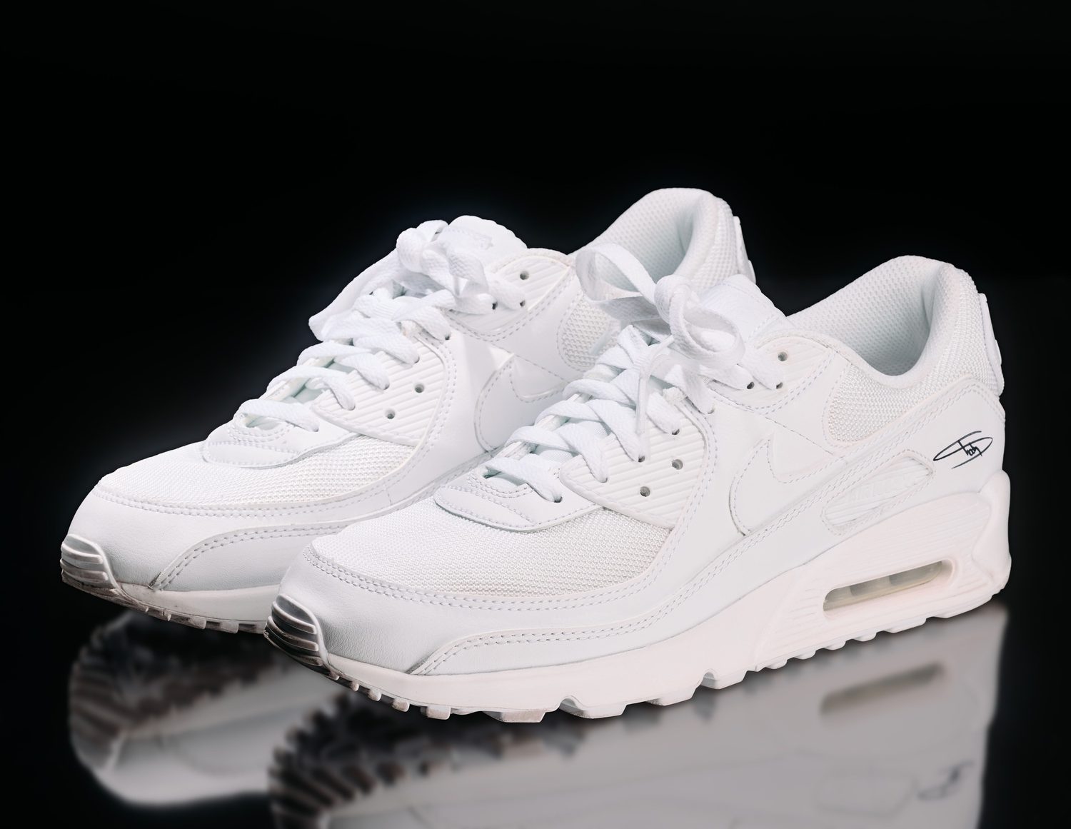 Nike Air Max 90 (white) — signed, from Eminem's collection (angle 6)