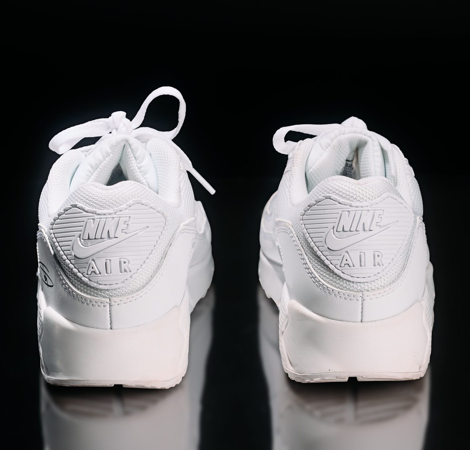 Nike Air Max 90 (white) — signed, from Eminem's collection (angle 7)