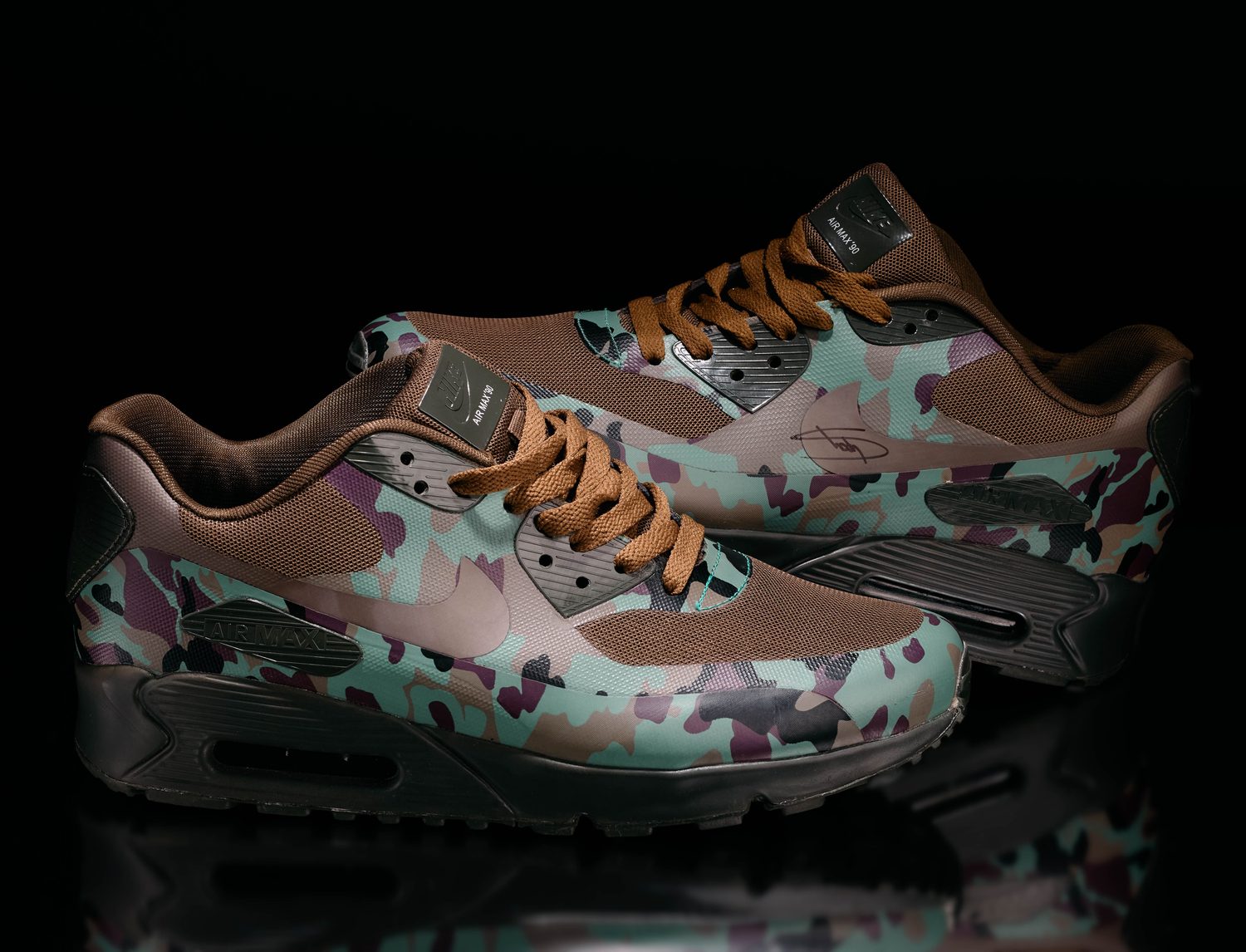 Nike Air Max “Camo” — signed, from Eminem's collection (angle 5)