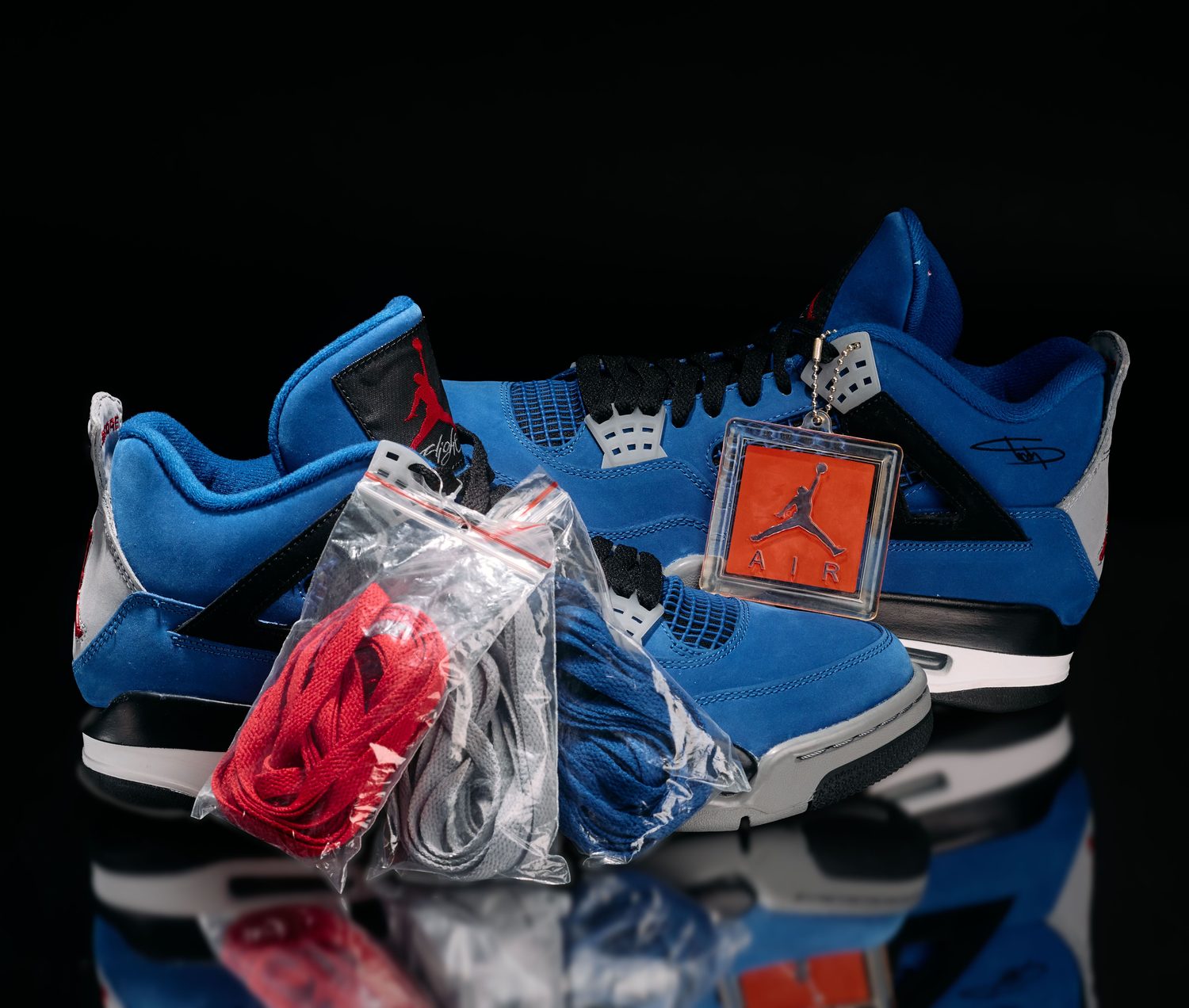 Air Jordan 4 “Encore” — the royal-blue Eminem PE — signed, from Eminem's collection (angle 4)