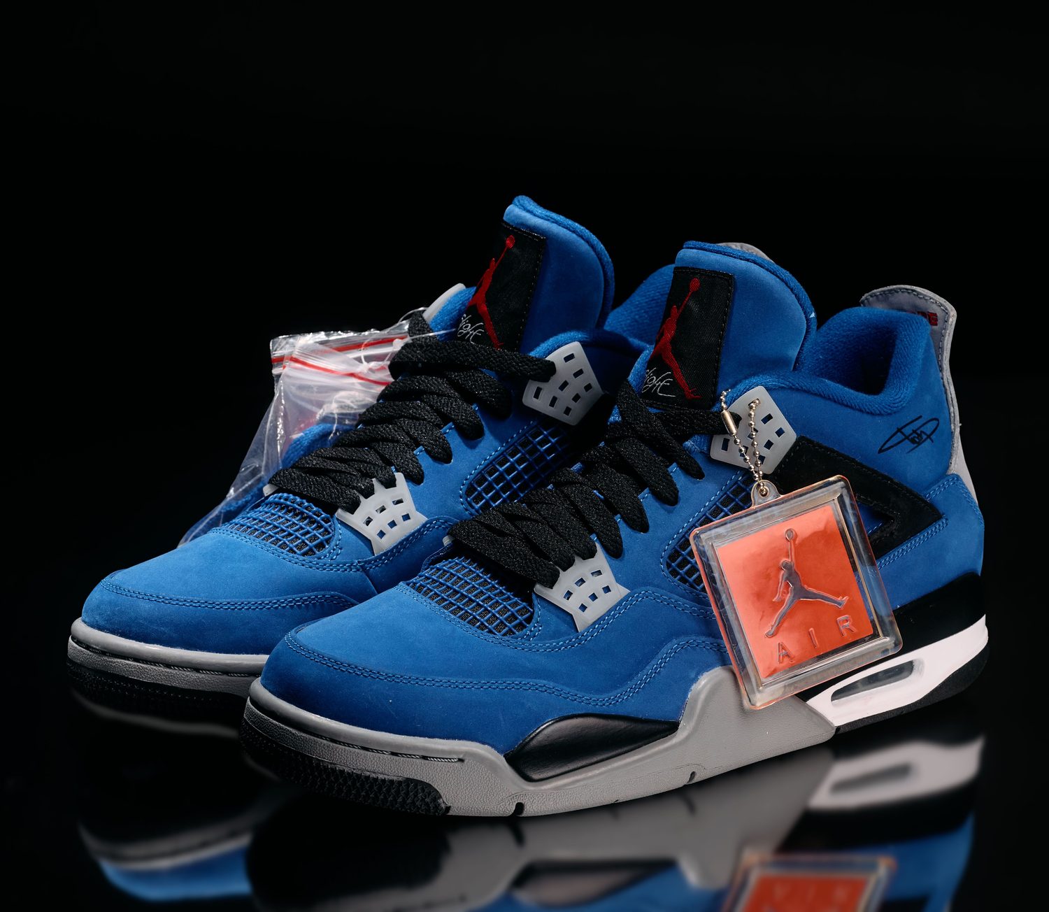 Air Jordan 4 “Encore” — the royal-blue Eminem PE — signed, from Eminem's collection (angle 5)